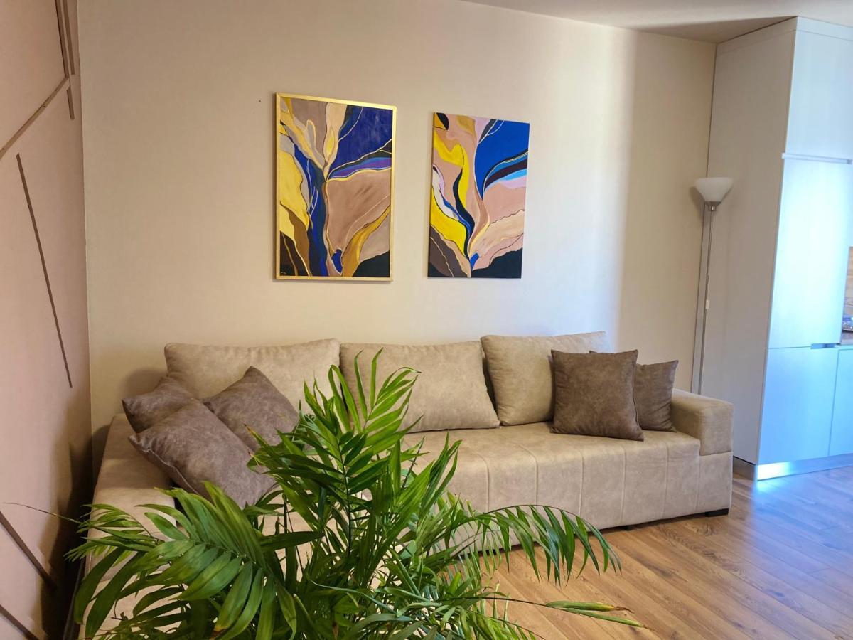 Nemis Apartments In The Centre Of Tirana Four Free Parking Eksteriør billede