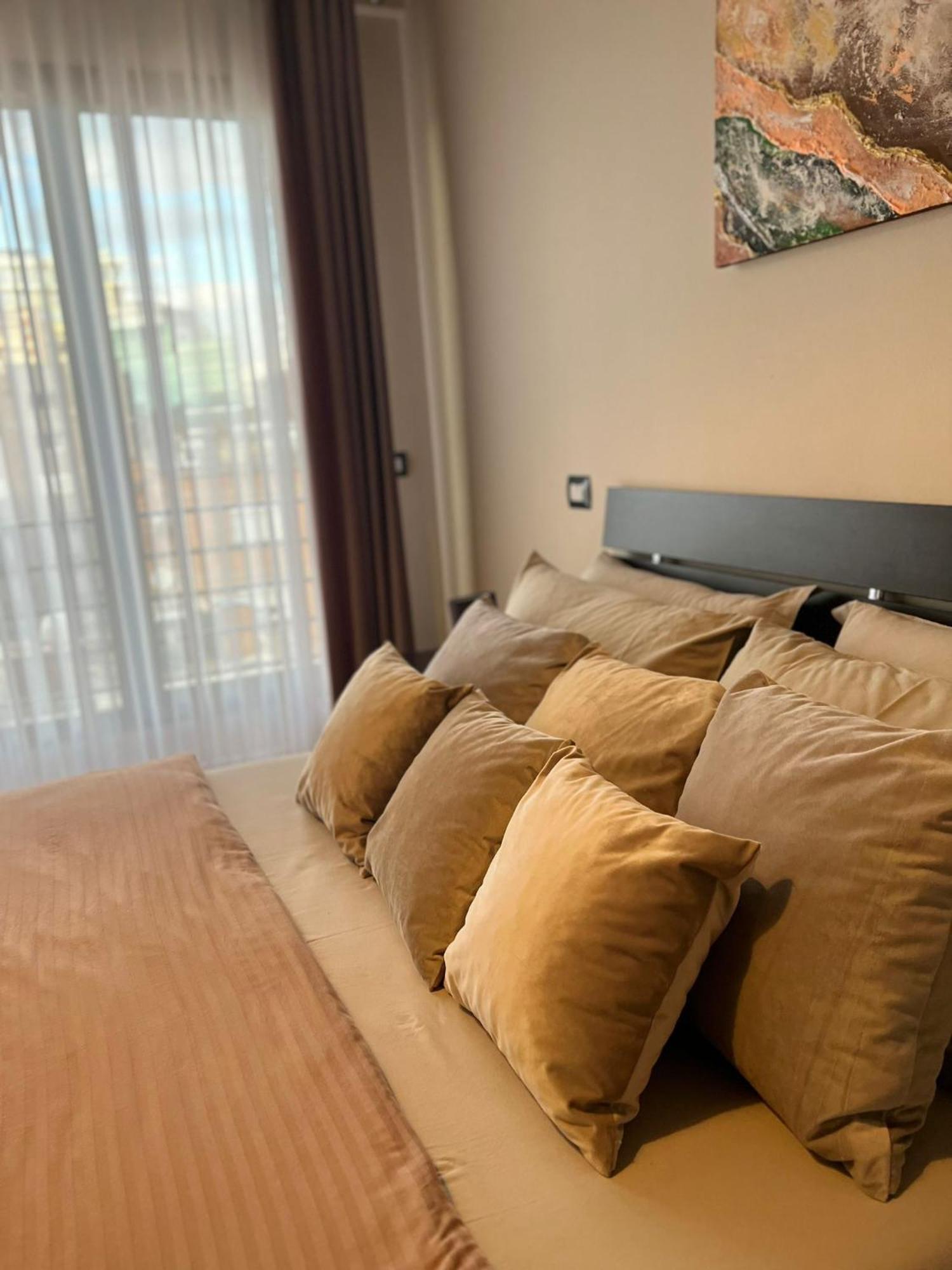 Nemis Apartments In The Centre Of Tirana Four Free Parking Eksteriør billede