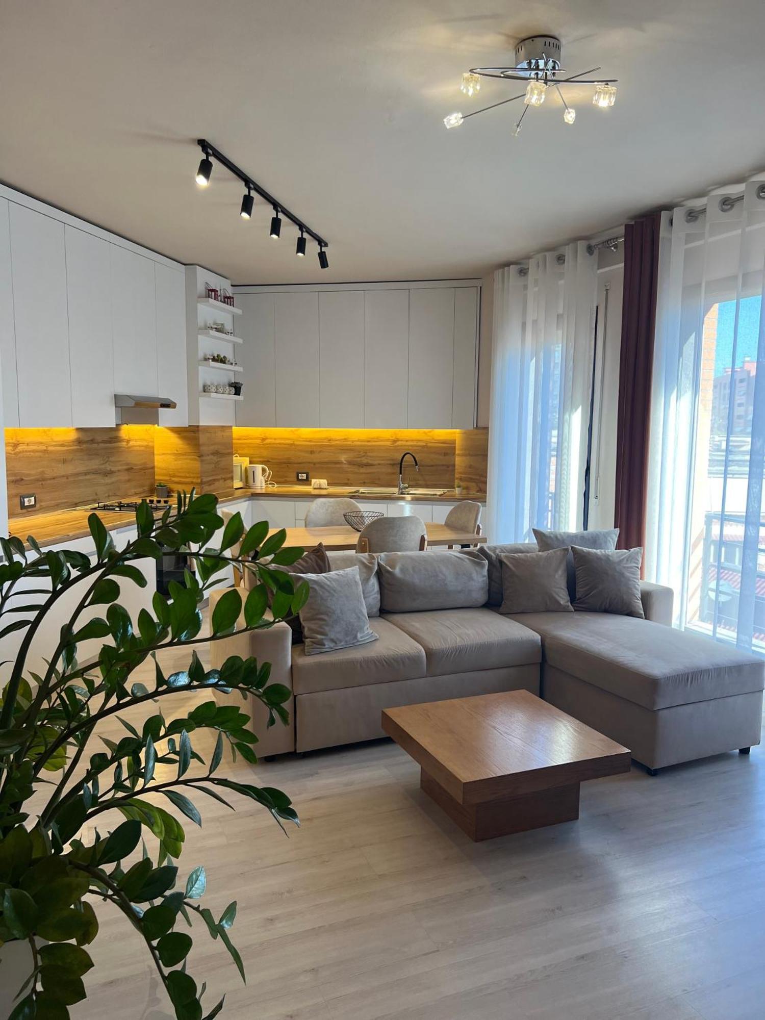 Nemis Apartments In The Centre Of Tirana Four Free Parking Eksteriør billede